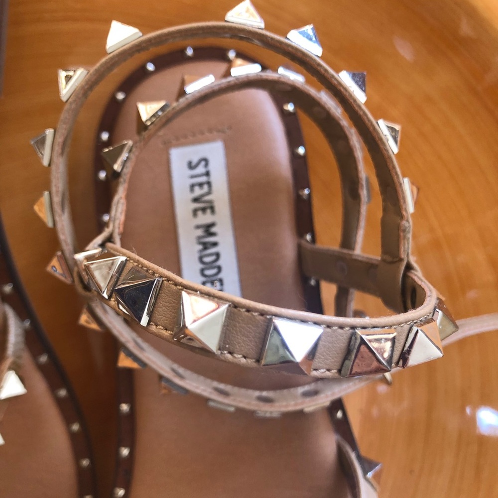 STEVE MADDEN LEATHER UPPER STRAPPY SANDALS STUDDED NEW - Picture 7 of 7